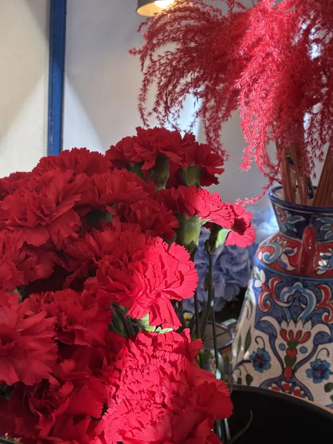 Composition florale rouge passion - Bouquet romantique Nîmes